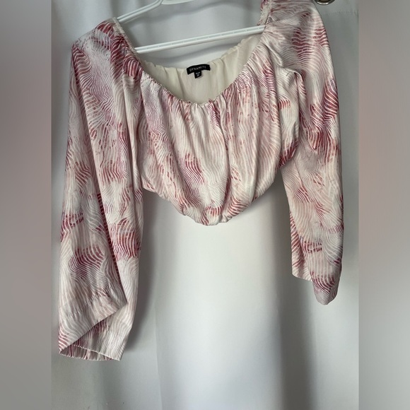 Dynamite Tops - NWOT Dynamite Women's Swirl Pattern cropped Blouse flared sleeves size XS